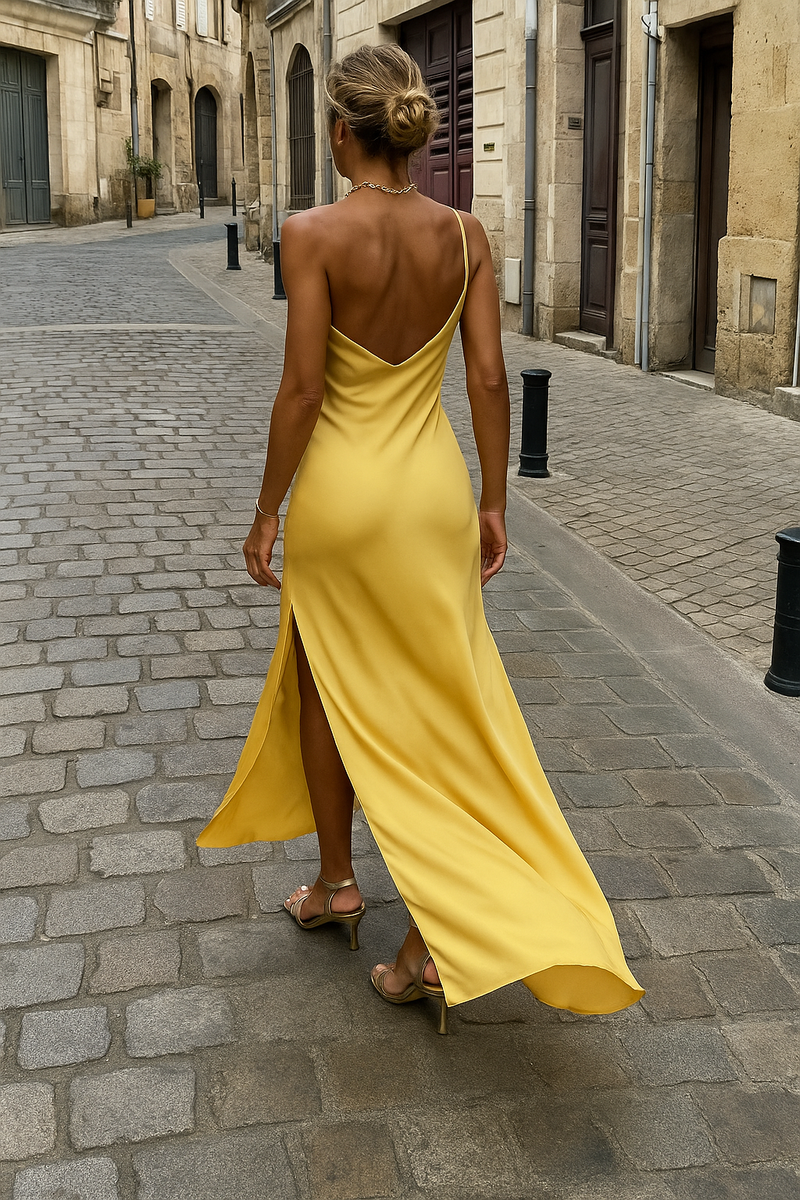 Gele Satijnen One-Shoulder Jurk met Hoge Split